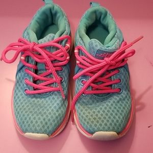 Girls tennis shoes